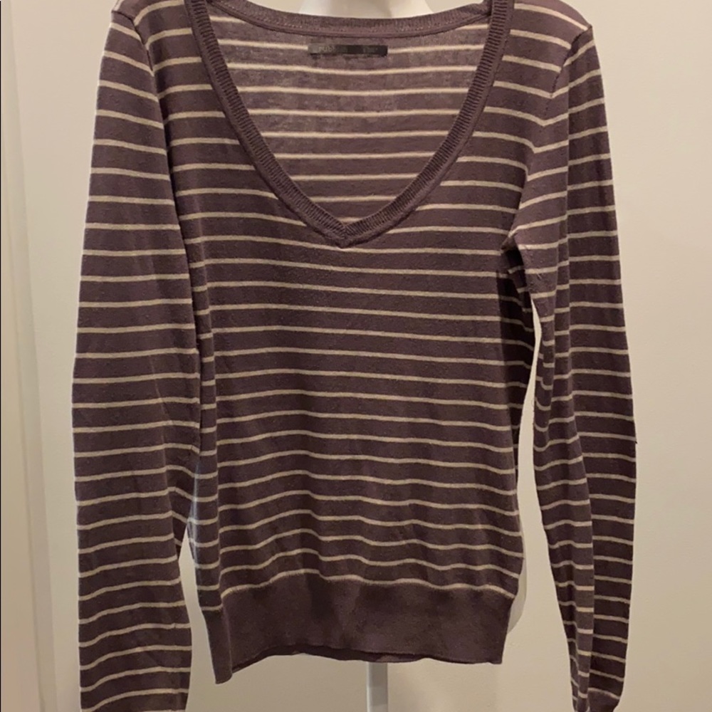 Lightweight v-neck sweater by Rubbish